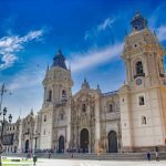 gamlebyen kolinibygninger i lima peru by eduardo-garcia